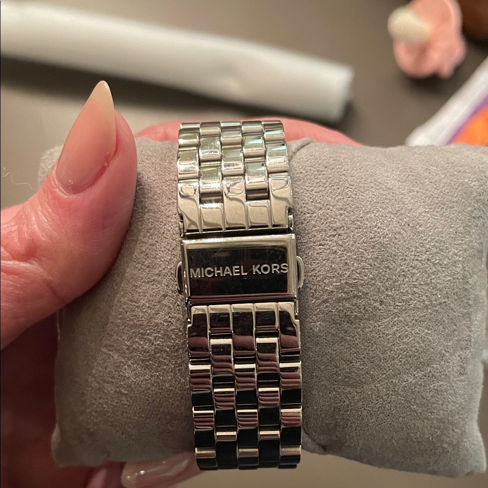 Michael Kors MK 3118 Silver Watch - Picture 2 of 11